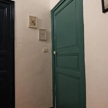 Au Coeur Du Vieil A 200m Des Plages, Superbe Apartament Antibes